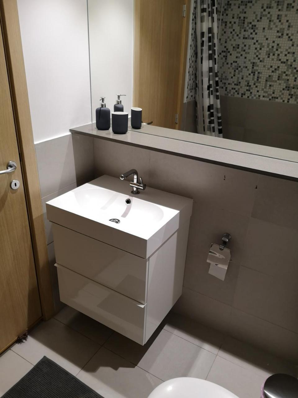 Beachfront Amazing New Apartment ลิมาซอล ภายนอก รูปภาพ