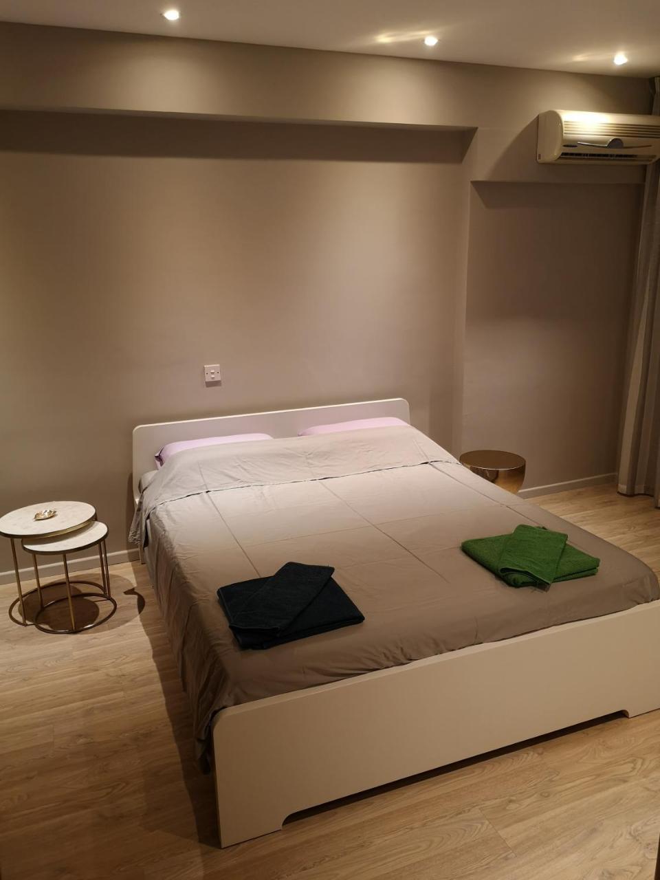 Beachfront Amazing New Apartment ลิมาซอล ภายนอก รูปภาพ