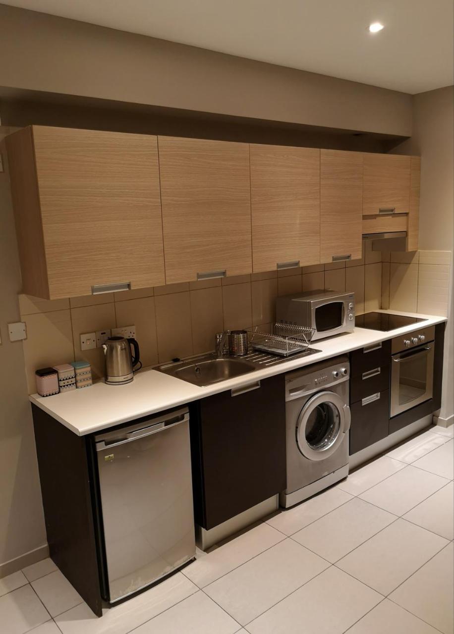 Beachfront Amazing New Apartment ลิมาซอล ภายนอก รูปภาพ
