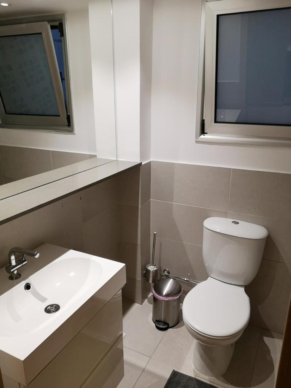 Beachfront Amazing New Apartment ลิมาซอล ภายนอก รูปภาพ